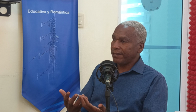 Docente del IEESL publicará libro sobre la tradición del besamano